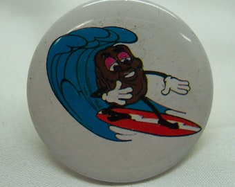 Vintage 1980's CALIFORNIA RAISINS Surfer Raisin 1 1/2" Collectible BUTTON Pin Collectible 1980's
