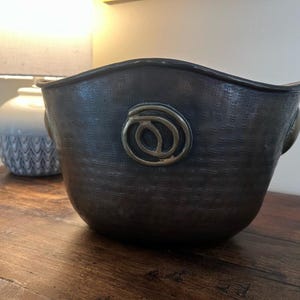 Vintage metall mässing koppar planteringskärl Cache kruka hamrad finish