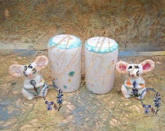 Retro Salt and Pepper Shaker Set