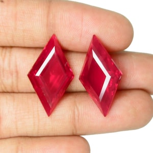 Piedra preciosa de corte cometa de rubí creada en laboratorio