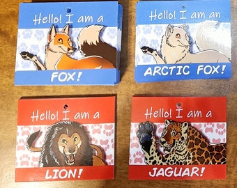 Kleurrijke gelamineerde dierenbadges "HELLO, I AM..." met verschillende dierenthema's - Wolf, Vos, Draak, Tijger, Leeuw, Hyena, Konijn, Beer en meer!