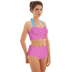 Maillot de bain deux pièces dos nu style années 50 Femboy | Texte blanc et bleu Personnalisable pour le texte et la couleur | Des tailles jusqu&#39;au 7XL pour les Femboys