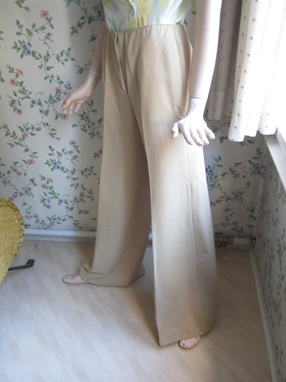 beige 1970s flared low waisted wool pants, size s… - image 5