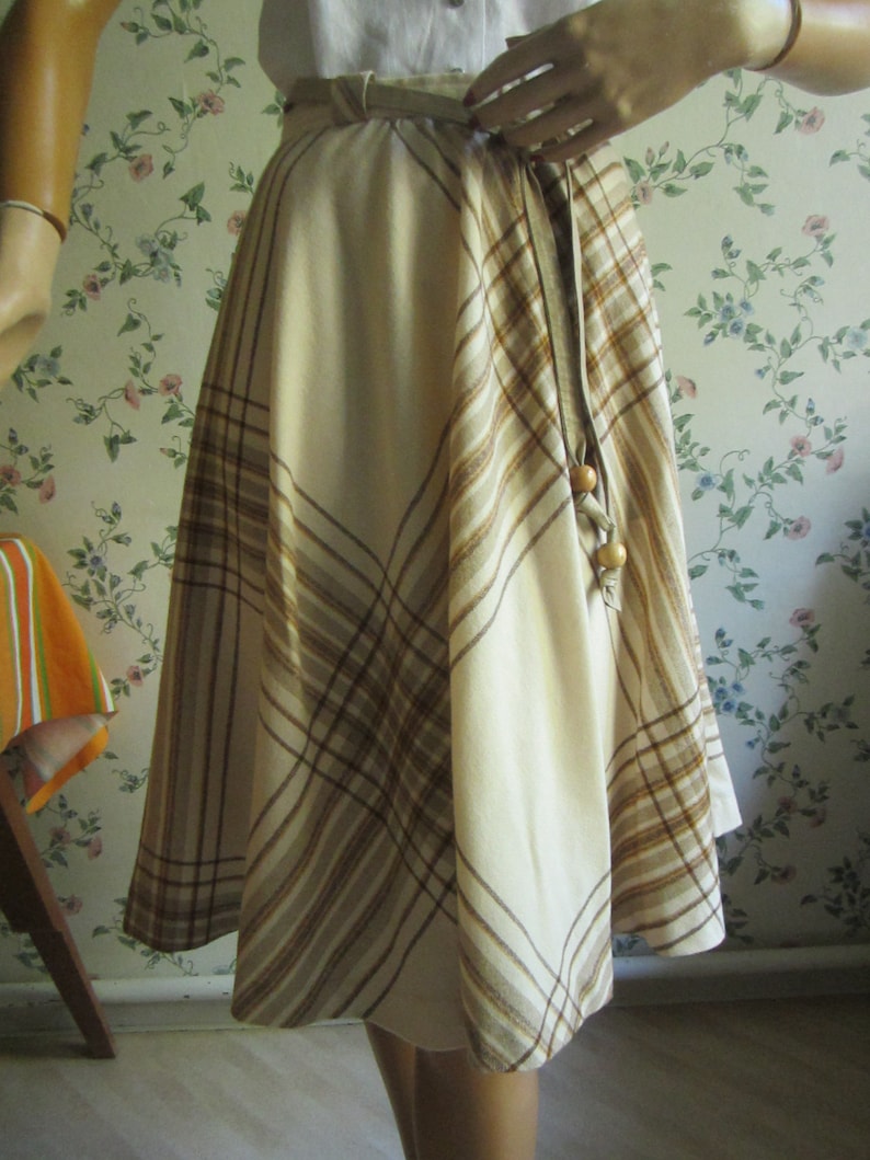 late 70s does 50s winter skirt size sm made in Italy