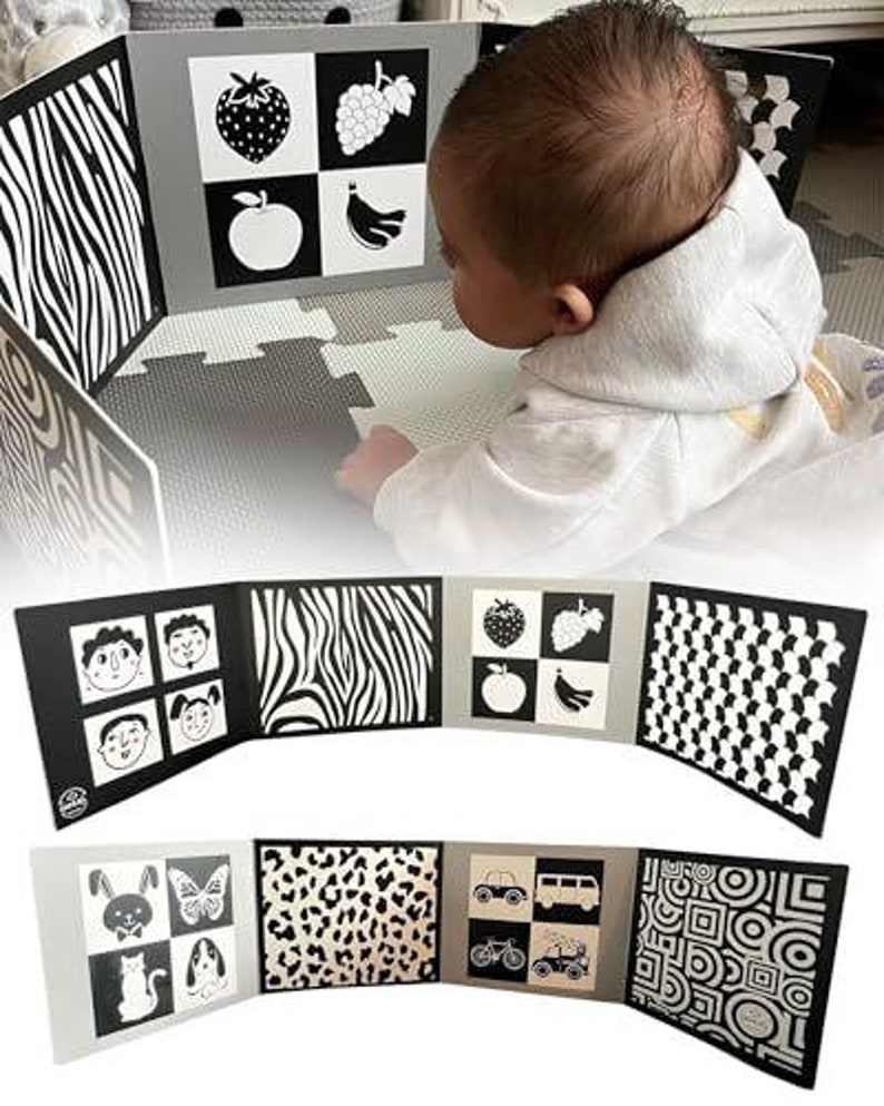 Pode incluir: Tapete de atividades para beb&ecirc; em preto e branco com diferentes padr&otilde;es e imagens. O tapete est&aacute; dobrado ao meio e mostra uma variedade de padr&otilde;es, incluindo listras, bolinhas e estampas de animais. Um beb&ecirc; est&aacute; brincando com o tapete.