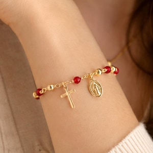 Bracelet chapelet rouge — Plaqué or 18 carats — Chapelet en cristal Swarovski — Bijou catholique — Bracelet scintillant