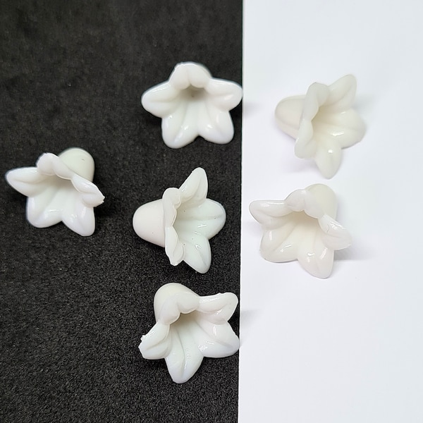 20 g de clochettes acryliques blanches opaques de 17 mm