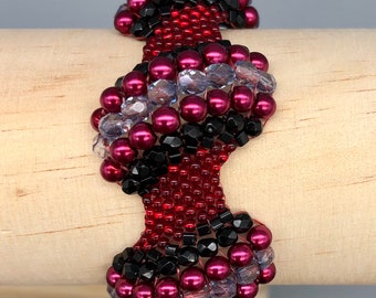 Red cuff bracelet: peyote wavy stitch with crystals