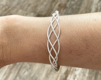 Silvertvinnad trådmanschettarmband: Handgjort justerbart armband