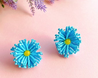 Blue Daisy Clip on Earrings, Beaded Flower Statement Earrings, Unique Dainty Earrings, Lightweight Boho Earrings, Bridal Flower Earrings