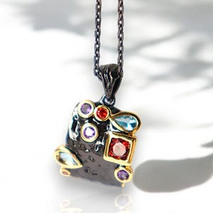 Art Deco Emaille Anhänger Halskette | Schwarz & Gold Zirkonia Anhänger | Buntes handgemachtes Schmuckgeschenk | Einzelstück