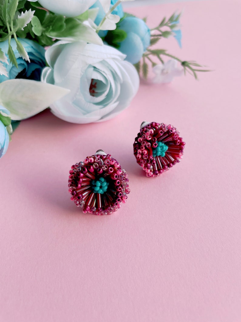 Purple Daisy Clip on Earrings, Beaded Flower Statement Earrings, Unique Dainty Earrings, Lightweight Boho Earrings, Bridal Flower Earrings image 5