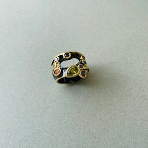 Zwart goud emaille ring, cubic zirconia koperen ring, CZ sierring, goud gevulde ring, multi-stone statement ring, unieke edelsteen ring afbeelding 5