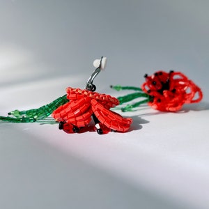 Lange Rote Blumen Tropfen Ohrringe, Perlen Blume Statement Ohrringe, Einzigartige zierliche Ohrringe, Oversized Ohrringe, Leichte Baumeln Ohrringe Bild 5