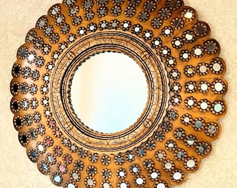 Specchio da parete in legno con pavone, cornice decorativa rotonda (90 cm)