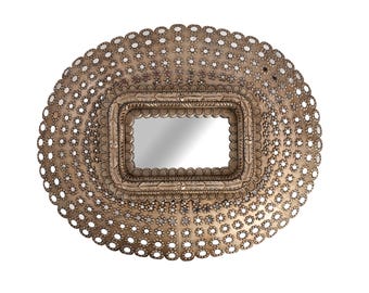 Großer ovaler Pfauenstil-Wandspiegelrahmen aus Holz in silbernem Antik-Finish mit gebogener Form wie Pfauenfeder 100% handgefertigt.