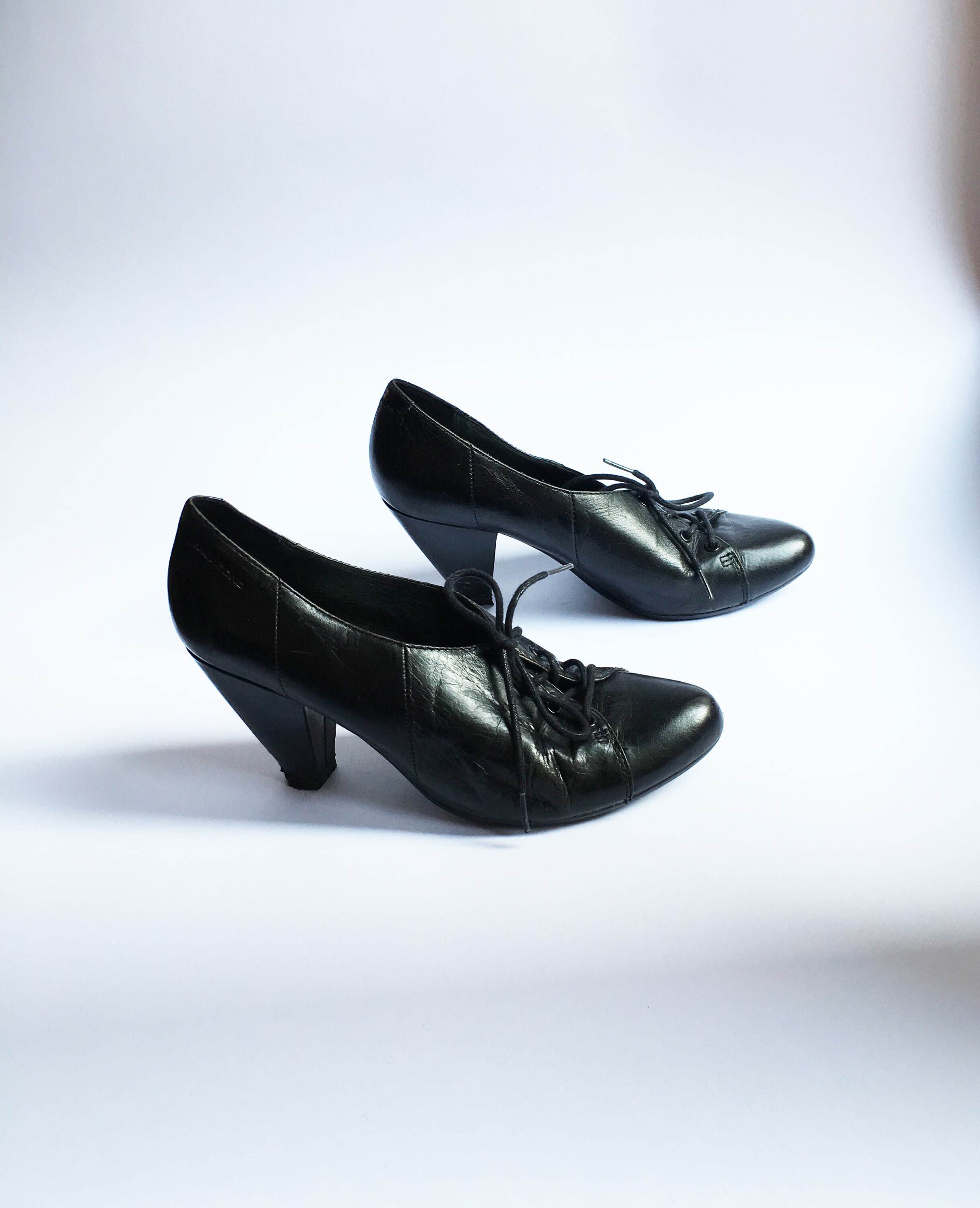 Vintage Kitten Heel Shoes Women US Size 7 UK Size 5 EU 37 Vagabond Shoes Black Leather Lace Up Heels 90s Black Kitten Heel Pointed Toe Pumps