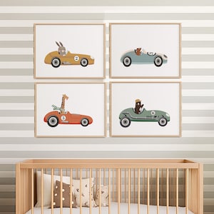 Vintage Rennauto Wand Kunst Set von 4, Jungen Zimmer Drucke, Tiere Fahren Racing Kindergarten Drucke, Retro Auto Poster, Kinder Kinderzimmer Dekor druckbar