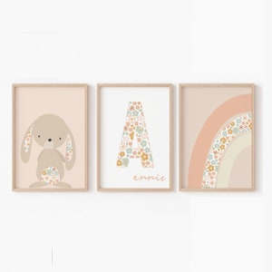 Impresiones de arte de pared con nombre y letras de conejito arcoíris, diseño floral ditsy rosa, habitaciones de niñas, impresiones iniciales con nombre, póster de flores, descarga digital.