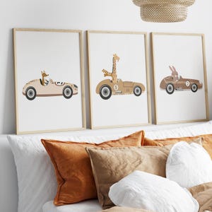 Vintage Rennauto Wand Kunst 3er-Set, Jungen Zimmer Drucke, Tiere Fahren Racing Kindergarten Drucke, Retro Auto Poster, Kinder Kinderzimmer Dekor druckbar
