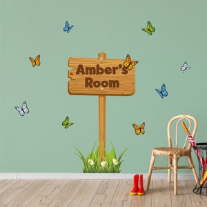 Etiqueta engomada de la pared de la mariposa - etiqueta del arte del letrero de madera del nombre personalizado