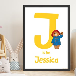Paddington Bear TV Print - Lettre jaune et impression d'art mural avec nom personnalisé