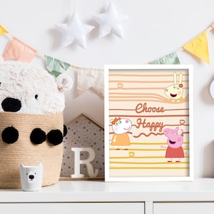 Könnte beinhalten: Ein weißer gerahmter Druck mit einem pfirsichfarbenen Hintergrund und braunen Streifen. Der Druck zeigt drei Comicfiguren, ein Schwein, ein Kaninchen und ein Schwein, mit dem Text "Choose Happy".