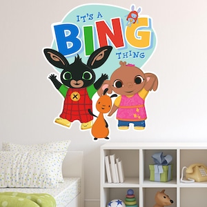 Adhesivo de pared de Bing: Bing Sula y Flop saludando con la mano. Es una calcomanía de Bing Thing
