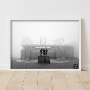 Officiële Manchester United-print - Foggy Morning-ontwerp