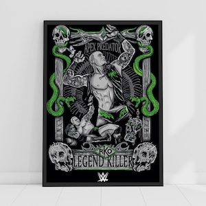Puede incluir: Una ilustración en blanco y negro de un luchador en un ring de lucha libre. El luchador lleva pantalones cortos negros y una chaqueta negra con un diseño de serpiente verde. El luchador está sujetando a otro luchador en una llave de sumisión. El fondo es negro con serpientes verdes y calaveras. El texto "Apex Predator" y "Legend Killer" es visible en la imagen.