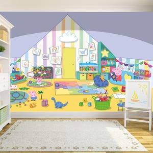 Pode incluir: Uma cena colorida de sala de jogos infantil com personagens de desenhos animados, brinquedos e um cavalete branco com um desenho de um veleiro. O quarto tem um chão amarelo, um tapete e um mural com um design de arco-íris e nuvens.