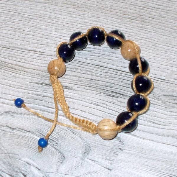 Makramee Armband mit Holzperlen, Shamballa