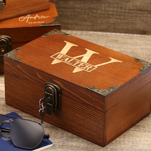 Personalisierte hölzerne Geschenkbox mit Schloss und Schlüssel, gravierte Holz Schmuckschatulle, individuelle Brautjungfer Box, Geschenkbox für Männer, Erinnerungsbox, Erinnerungsbox