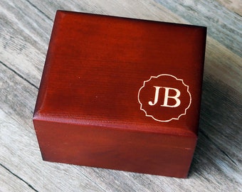 Boîte de montre en bois personnalisée, boîtier de montre en bois gravé, boîte-cadeau personnalisée Groomsman, boîte-cadeau Best Man, boîte-cadeau pour homme, boîte-cadeau de demoiselle d'honneur