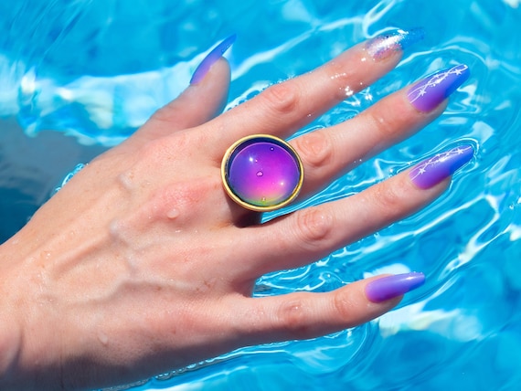 Waterproof Gold Mood Ring | CIRCLE | Hypoallergenic Allergy Safe | 18k Gold Tarnish Free Steel | Whimsical Chunky Retro Mood Jewelry (LARGE)
