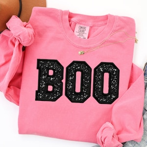 Boo Glitter Patch Halloween Sweatshirt | Embroidered Women&#39;s Cozy Halloween Shirt | Sparkle Spooky Season Party Sweater | Trick or Treat