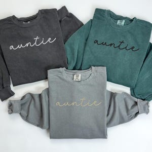 Embroidered Auntie Sweatshirt - Gift For Aunt - Cool Aunt Sweatshirt - Comfort Colors Sweatshirt - Auntie Gift - New Aunt Gift - Auntie