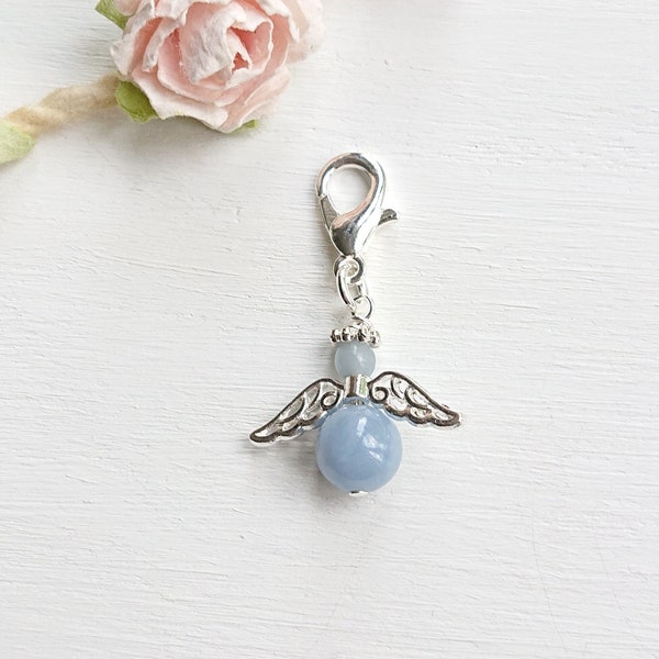 Breloque ange gardien en angélite bleue, quelque chose de bleu pour la mariée, accessoire de mariage, porte-clés bouquet, petit cadeau personnalisé