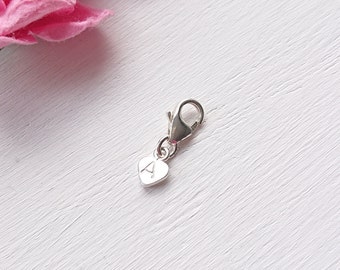 Piccolo ciondolo a forma di cuore in argento sterling, aggiungi alla clip della collana del braccialetto, piccolo regalo di amicizia di compleanno, piccolo fascino iniziale 7mm 8mm chiusura