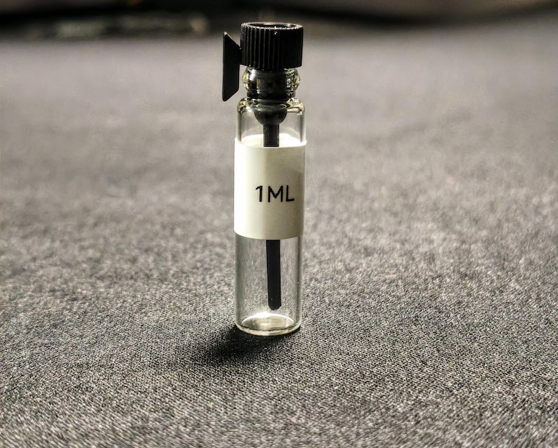 Vanilla Voyage MAISON ASRAR | 1ML / 2ML / 5ML/ 10ML | Fragrance Decant | Samples | Travel Size image 3