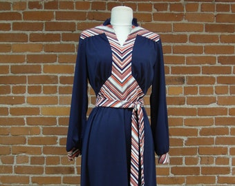 Vintage jaren 1970 Navy Blue Dress met Chevron Stripes, Maat S