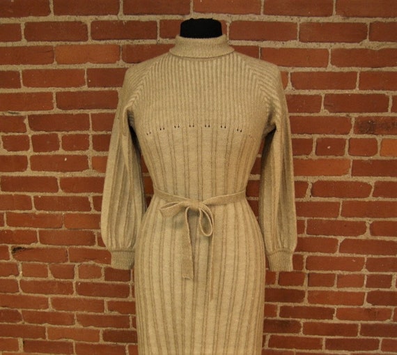 Vintage 1970s/70s Beige Sweater Dress with Belt S… - image 2