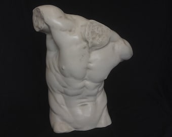 Torso maschile di grandi dimensioni