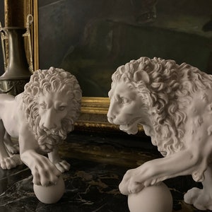 The Medici & Vacca lions Pair Free Standing image 2