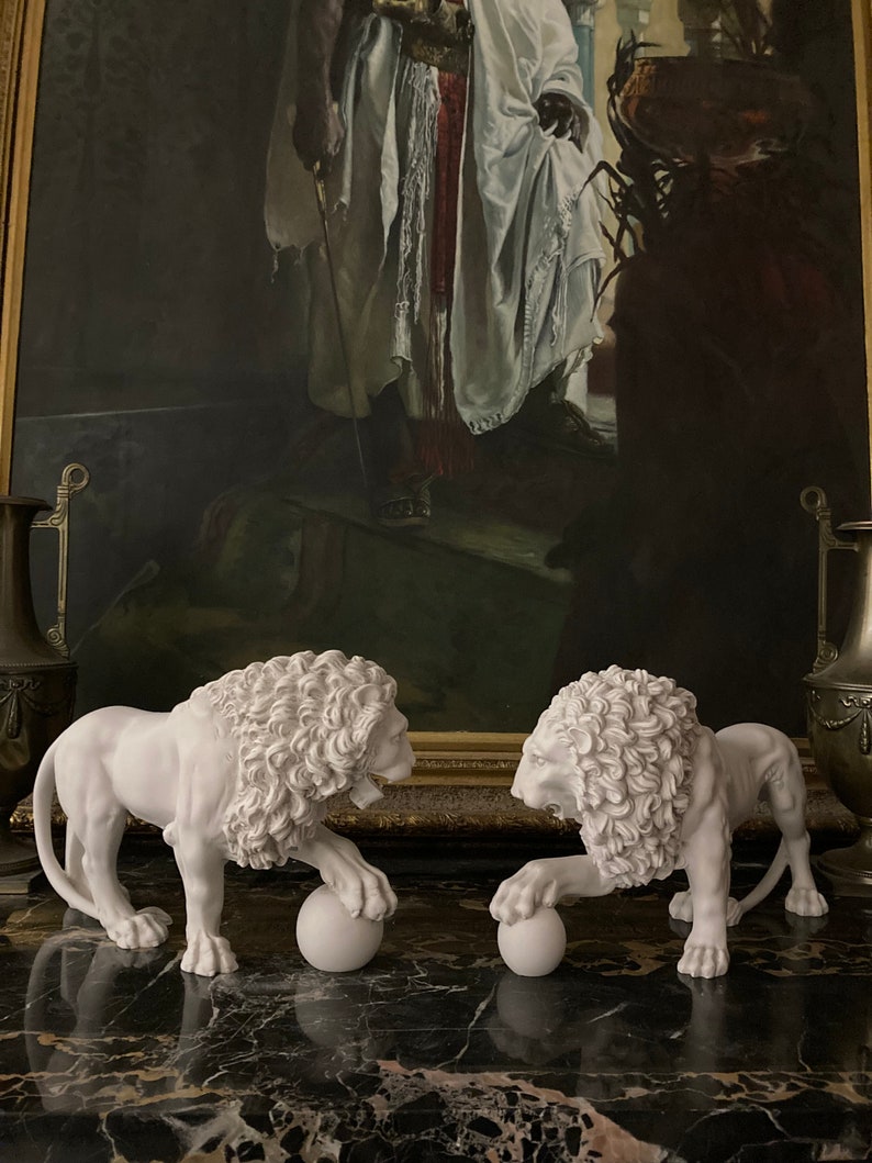 The Medici & Vacca lions Pair Free Standing image 3