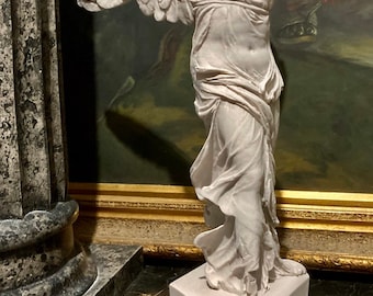winged statue of nike