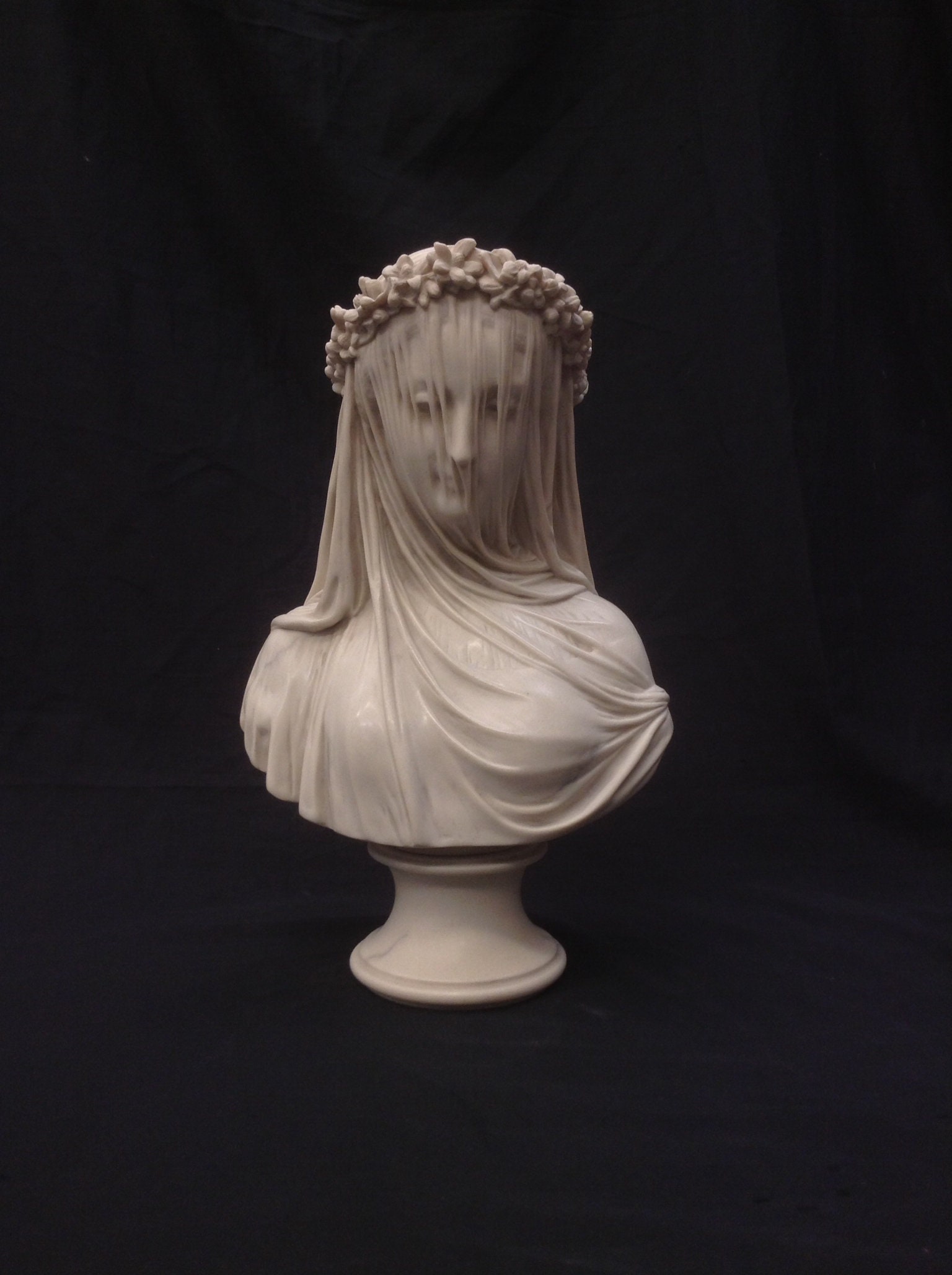 Veiled Lady Bust Statue, 36 cm / 14 – LIVADO HOME