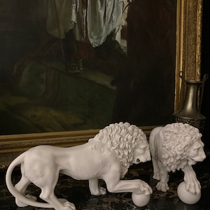 The Medici & Vacca lions Pair Free Standing image 4