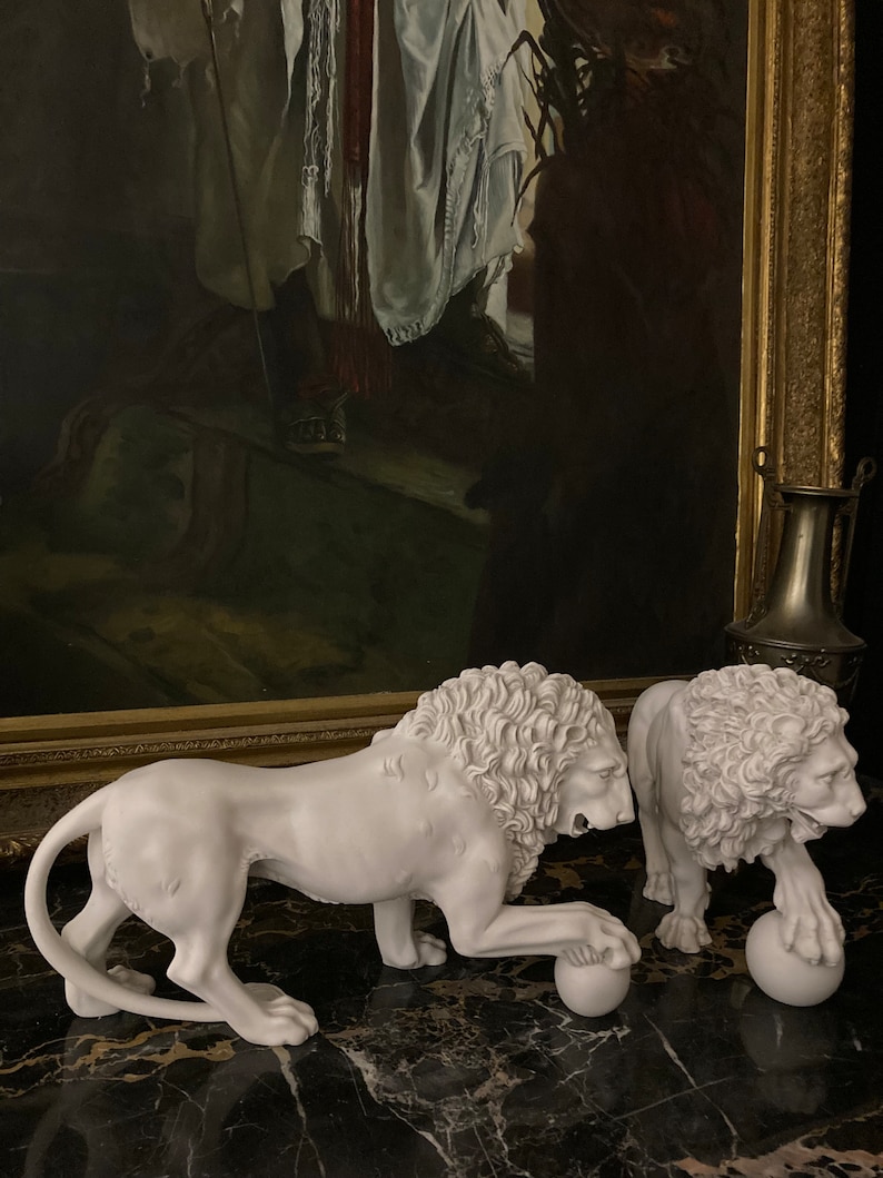 The Medici & Vacca lions Pair Free Standing image 4