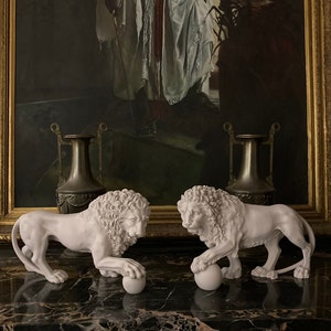 The Medici & Vacca lions Pair Free Standing